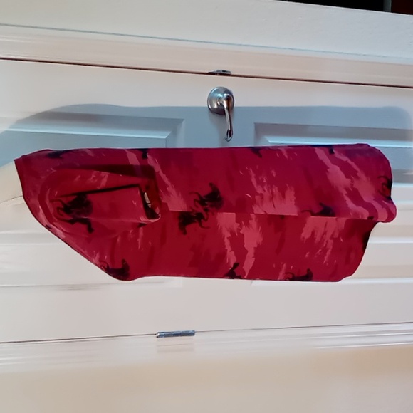 LuLaRoe Women's Short Sleeve V-Neck T-Shirt Size XS NWOT Race Horses Wine/Black/ - Picture 5 of 11